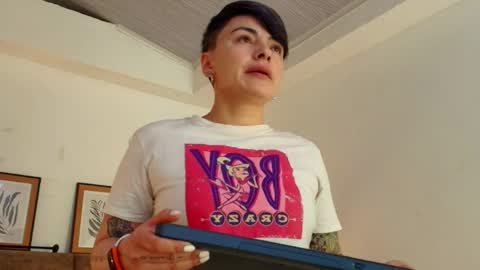 Snapshot of kat_paradisse chatting on April 4, 11:40 am kat paradisse online show from April 4, 11:40 am