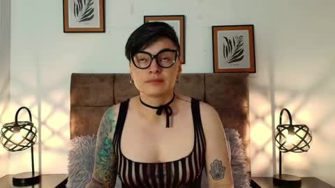 Snapshot of kat_paradisse chatting on April 23, 11:53 am kat paradisse online show from April 23, 11:53 am