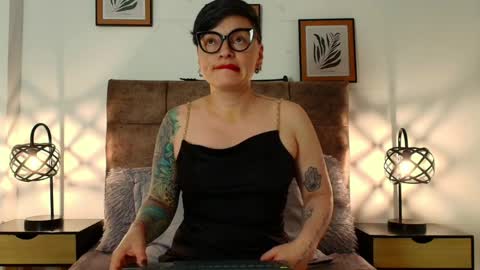 Snapshot of kat_paradisse chatting on April 26, 2:42 am kat paradisse online show from April 26, 2:42 am