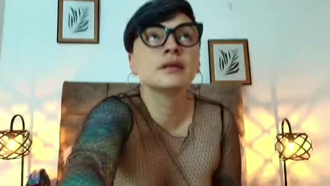 Snapshot of kat_paradisse chatting on May 6, 11:59 am kat paradisse online show from May 6, 11:59 am