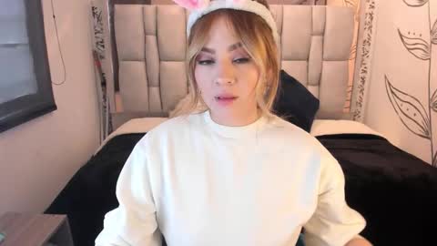 K A T A  H O O T online show from September 18, 8:22 pm