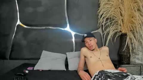 Kata And Layan online show from February 7, 1:59 pm