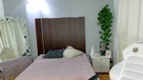 kate online show from November 10, 8:30 pm