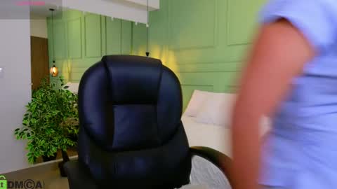 Snapshot of kataliina_18 chatting on April 9, 11:59 am Kat online show from April 9, 11:59 am