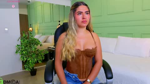 Snapshot of kataliina_18 chatting on April 13, 11:59 am Kat online show from April 13, 11:59 am