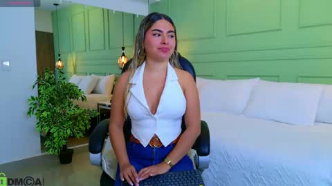 Snapshot of kataliina_18 chatting on April 21, 12:00 pm Kat online show from April 21, 12:00 pm