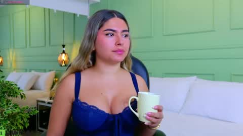 Snapshot of kataliina_18 chatting on April 22, 11:56 am Kat online show from April 22, 11:56 am