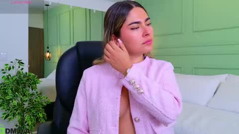 Snapshot of kataliina_18 chatting on April 27, 11:52 am Kat online show from April 27, 11:52 am