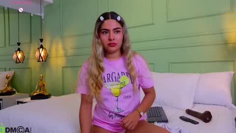 Snapshot of kataliina_18 chatting on May 2, 11:48 am Kat online show from May 2, 11:48 am