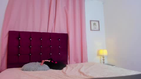       Katalina Miles      online show from January 19, 5:58 am