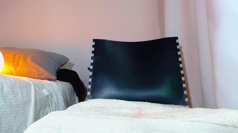 katalinaferreirax online show from December 8, 3:32 am