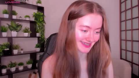 Snapshot of kate_cuddle chatting on October 24, 2:52 am Kate online show from October 24, 2:52 am