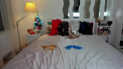 Snapshot of kate_redgar chatting on December 17, 3:39 pm kate_redgar online show from December 17, 3:39 pm