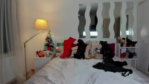 Snapshot of kate_redgar chatting on January 7, 3:12 pm kate_redgar online show from January 7, 3:12 pm