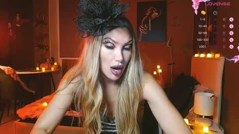 Therapist online show from October 31, 9:27 pm