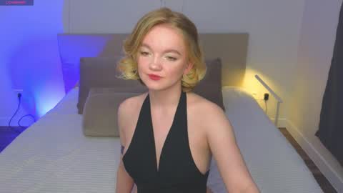 Snapshot of katebunnys chatting on April 9, 11:15 am katebunnys online show from April 9, 11:15 am