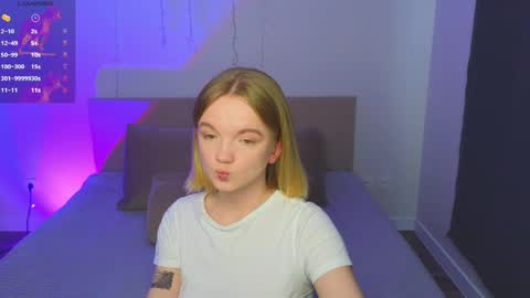 Snapshot of katebunnys chatting on April 27, 11:08 am katebunnys online show from April 27, 11:08 am
