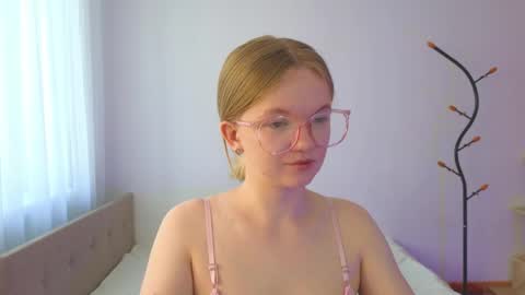 Snapshot of katebunnys chatting on June 8, 4:13 am katebunnys online show from June 8, 4:13 am