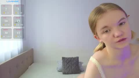 Snapshot of katebunnys chatting on June 11, 4:43 am katebunnys online show from June 11, 4:43 am