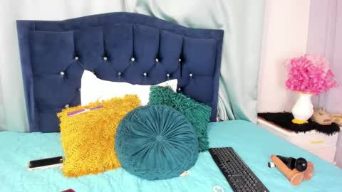 Kate  online show from February 7, 12:31 pm