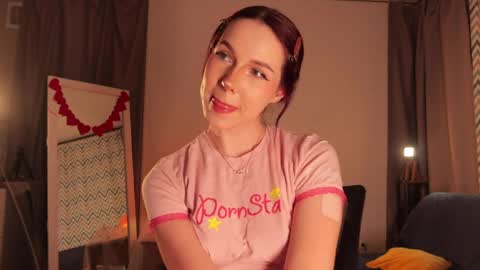 Snapshot of kategoodg1rl chatting on April 4, 8:45 am Kate online show from April 4, 8:45 am