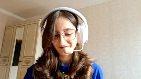 Snapshot of katelyncygrymus chatting on March 24, 6:07 am Elwyna online show from March 24, 6:07 am