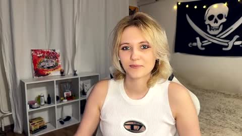 Snapshot of katelyncygrymus chatting on March 30, 4:08 pm Elwyna online show from March 30, 4:08 pm