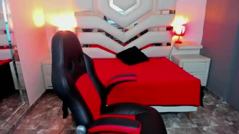 kate Tompson online show from January 18, 1:37 pm