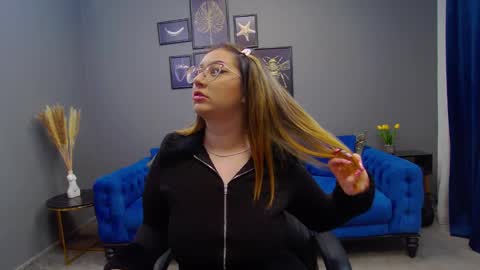 Snapshot of katewalker_ chatting on December 9, 6:57 pm Kate online show from December 9, 6:57 pm