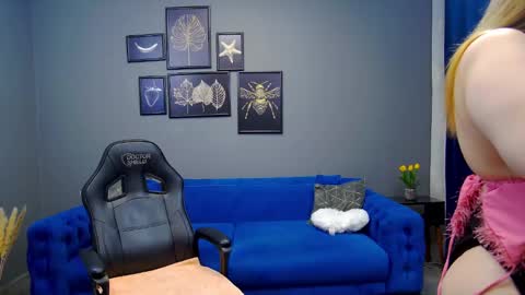 Snapshot of katewalker_ chatting on January 24, 6:25 pm Kate online show from January 24, 6:25 pm