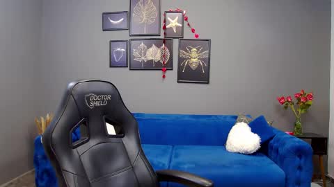 Snapshot of katewalker_ chatting on February 17, 6:15 pm Kate online show from February 17, 6:15 pm