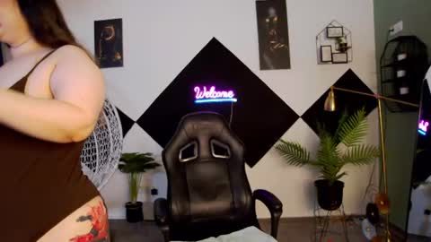 Snapshot of katewalker_ chatting on June 11, 12:32 am Kate online show from June 11, 12:32 am