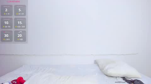 Snapshot of katey_curvy01 chatting on December 10, 6:44 am katey Curvy01 online show from December 10, 6:44 am