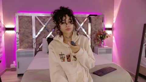 KatheGomez  online show from May 19, 2:40 am