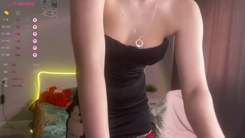Snapshot of katherine__ross chatting on April 23, 12:29 pm katherine__ross online show from April 23, 12:29 pm