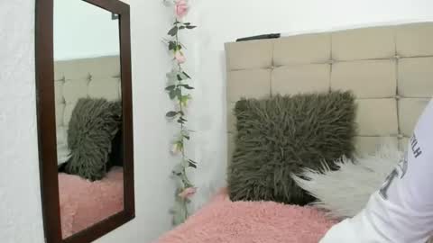 katherine_blair online show from May 30, 5:43 pm