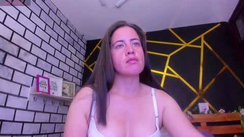 Paola online show from December 12, 1:49 pm