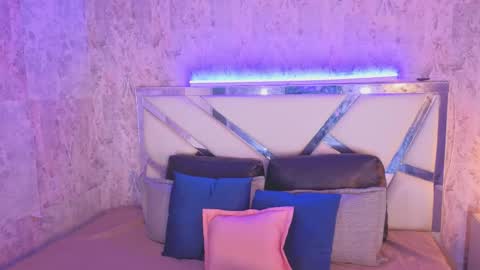 Snapshot of kathira_londres chatting on June 2, 12:29 pm Sofia online show from June 2, 12:29 pm