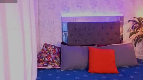 Snapshot of kathira_londres chatting on June 6, 12:21 pm Sofia online show from June 6, 12:21 pm