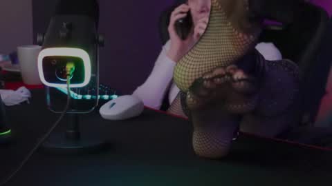 Snapshot of kathleen_frost chatting on December 19, 6:23 am kathleen_frost online show from December 19, 6:23 am