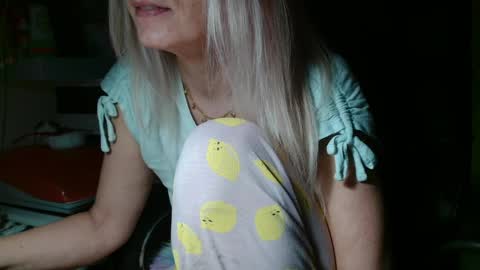 Snapshot of kathleenedwards chatting on June 5, 11:32 pm Kathleen online show from June 5, 11:32 pm