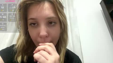 Snapshot of kathrinekiening chatting on June 27, 8:36 pm Jessie online show from June 27, 8:36 pm