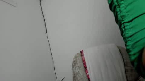 Snapshot of katia_12_ chatting on December 22, 11:09 pm katia_12_ online show from December 22, 11:09 pm