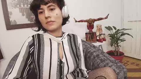 Snapshot of katia_12_ chatting on March 2, 8:05 am katia_12_ online show from March 2, 8:05 am