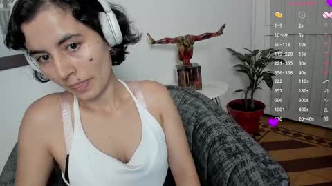 Snapshot of katia_12_ chatting on March 12, 7:35 am katia_12_ online show from March 12, 7:35 am