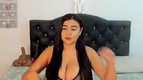 Snapshot of katia_bigboobs11 chatting on June 23, 7:01 pm Katia online show from June 23, 7:01 pm