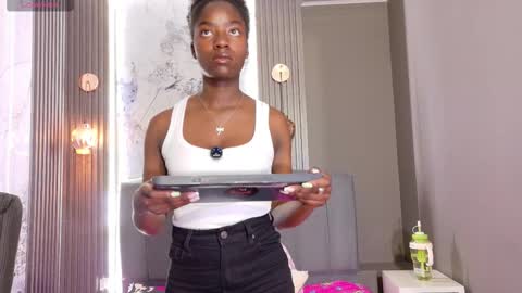 Snapshot of katia_green chatting on March 19, 3:27 pm Katia online show from March 19, 3:27 pm