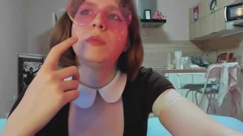 KatieNPZD online show from May 4, 9:00 pm