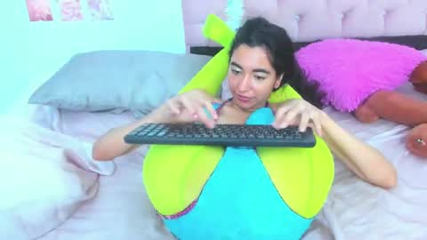 Snapshot of katiaflex chatting on December 9, 7:06 am Katia online show from December 9, 7:06 am