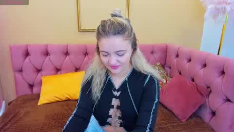 Katie online show from February 5, 1:32 am